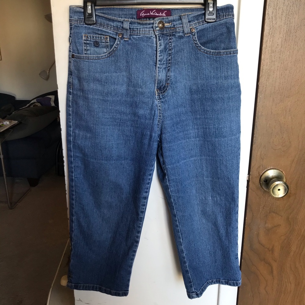 Gloria Vanderbilt Size 6 Jean Capris